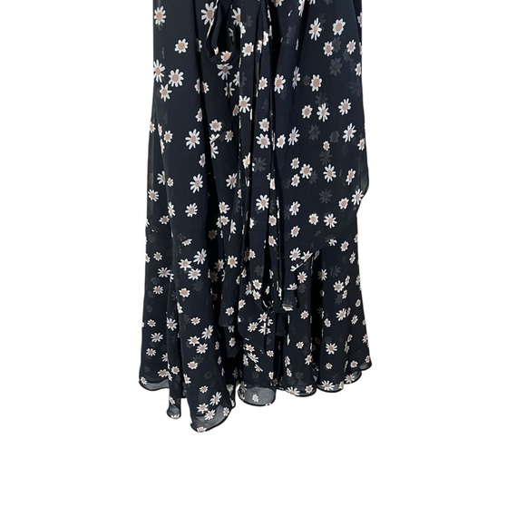 FAME AND PARTNERS Daisy Floral Wrap Short Sleeve Midi Dress - Picture 6 of 11
